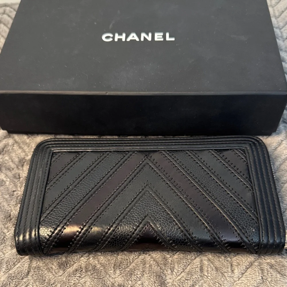 CHANEL Chevron Black Leather Wallet with Gold Accent